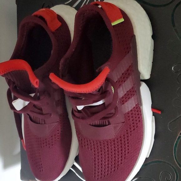 Excellent condition adidas, only wore once, maroon color - Picture 2 of 9